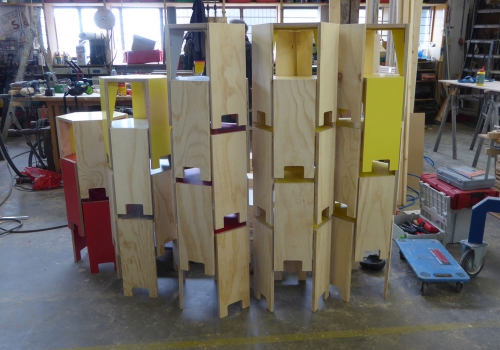 ontwerp tafels en krukjes voor projectruimte